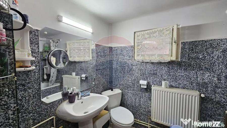 Casă cu 3 camere cu Teren 200 Mp în Central