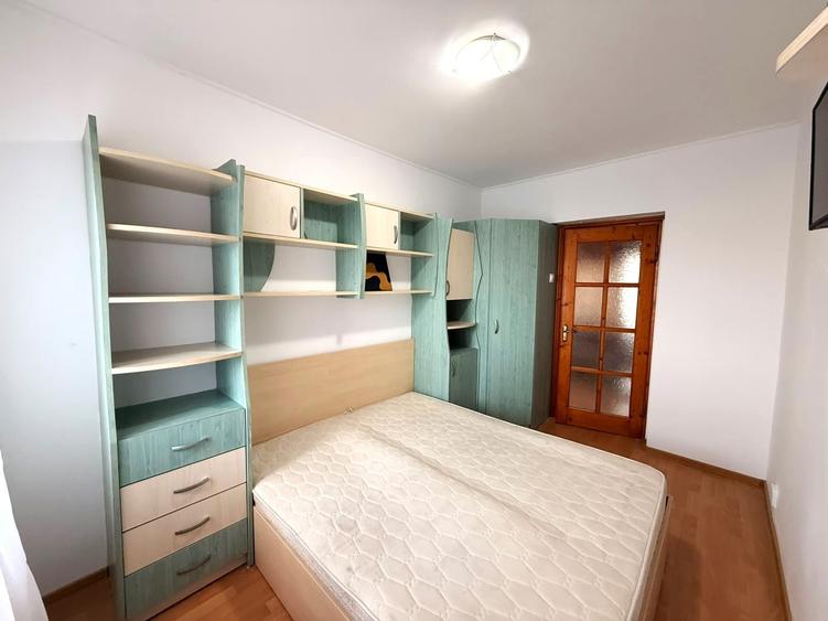 Apartament cu 3 camere decomandat, mobilat în Nicolina