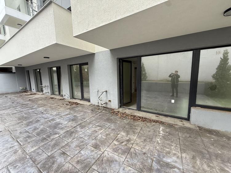 Apartament cu 4 camere semidecomandat în Unirii
