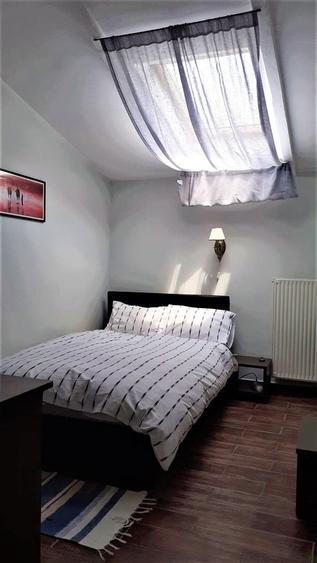 Casă individuală cu 6 camere cu Canalizare în Cristian