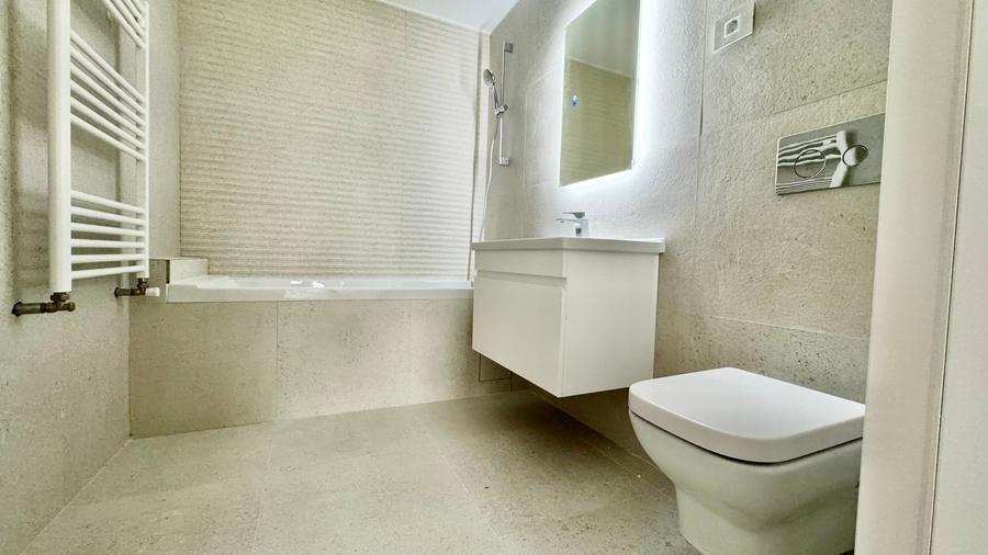 Apartament cu 3 camere semidecomandat în P-ta Presei Libere