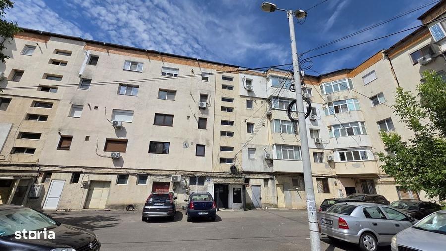 Garsonieră în Est