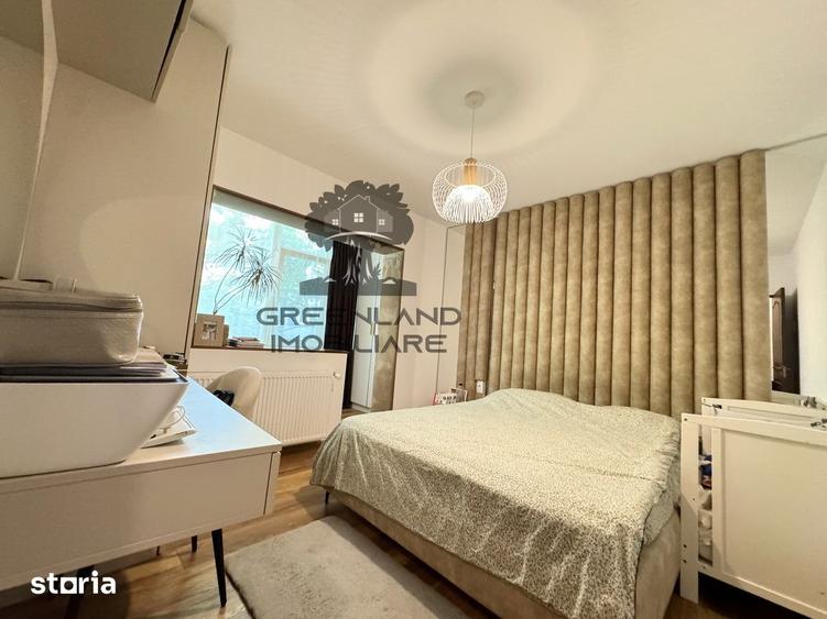 Apartament cu 3 camere semidecomandat în Podu Roș