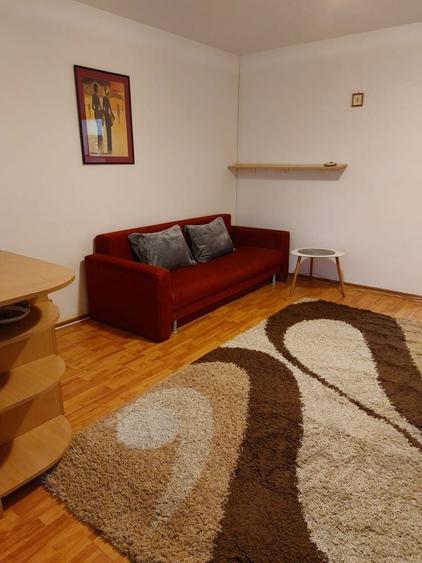 Garsonieră decomandată în Central