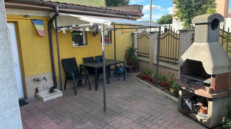 Casă individuală cu 4 camere cu Canalizare în Stadion