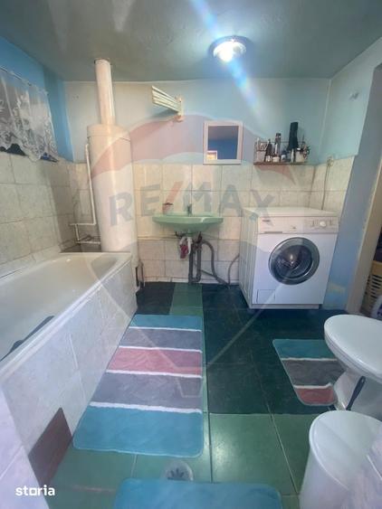 Casă cu 7 camere cu Teren 2522 Mp în Brateiu