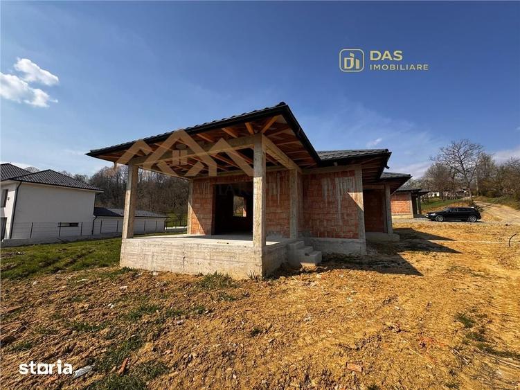 Casă cu 4 camere cu Teren 560 Mp în Groși