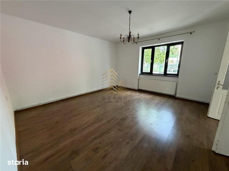 Casă cu 4 camere cu Teren 580 Mp în Central