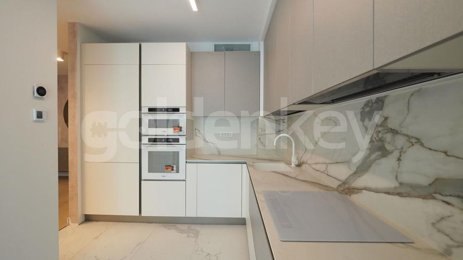 Apartament cu 4 camere semidecomandat, mobilat în Aviatorilor