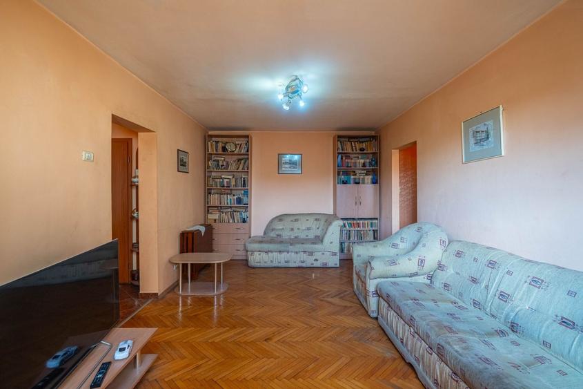 Apartament cu 4 camere semidecomandat în Micălaca
