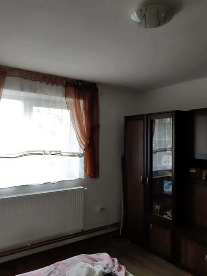 Casă cu 3 camere în Teiu