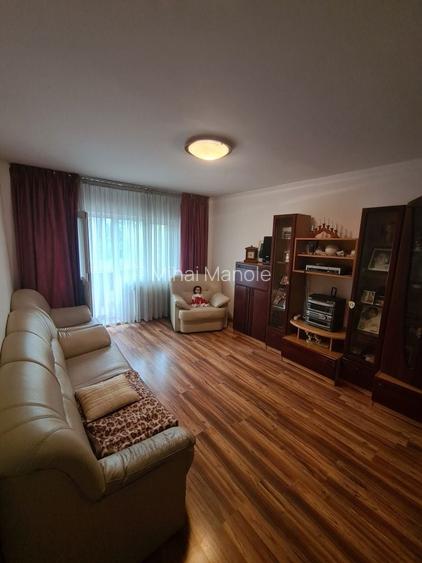 Vand apartament 3 camere