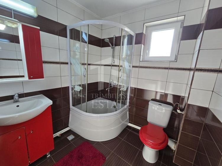 Duplex cu 6 camere cu Canalizare în Central