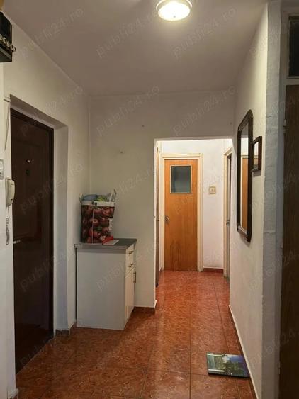 Apartament cu 3 camere semidecomandat în Pantelimon