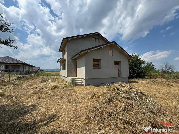 Casă cu 5 camere cu Canalizare în Golești