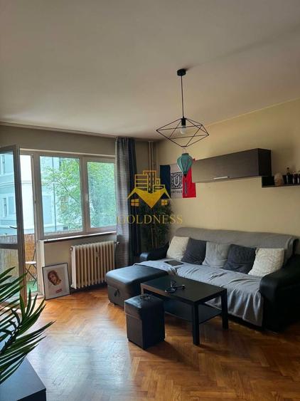 Apartament cu 2 camere decomandat, mobilat în Central