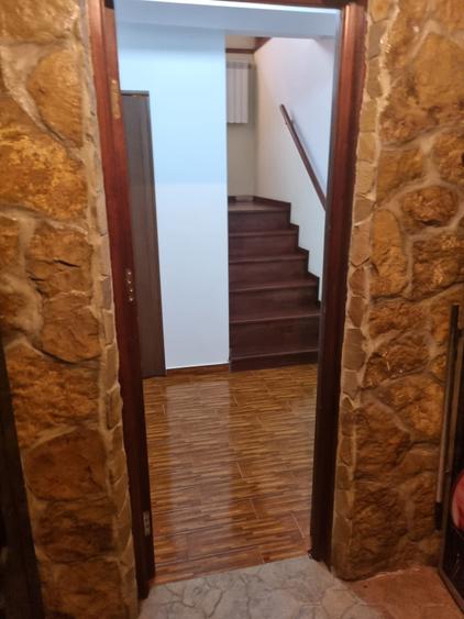 Casă individuală cu 5 camere cu Garaj în Central