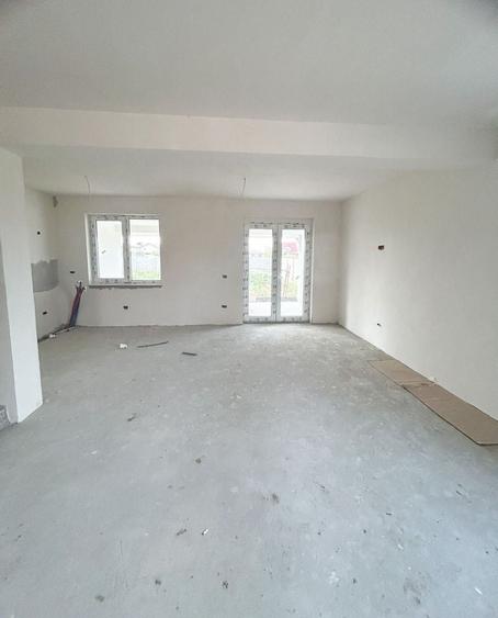 Apartament cu 5 camere decomandat în Urseni