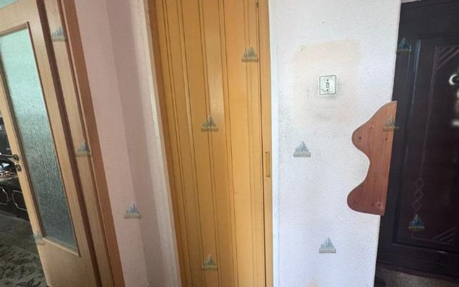 Apartament cu 3 camere semidecomandat în Central