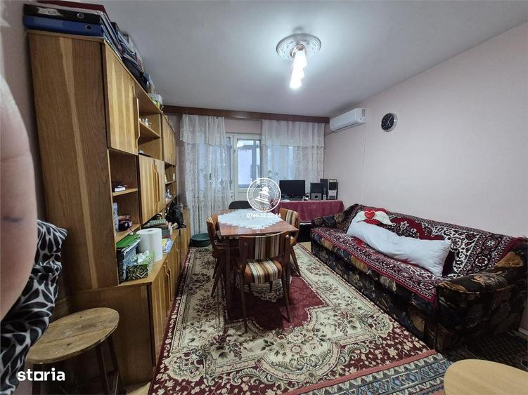 Apartament cu 3 camere semidecomandat în Limanu