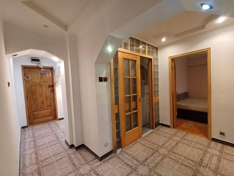 Apartament cu 3 camere decomandat, mobilat în Păcurari