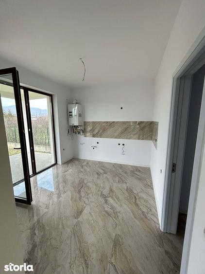 Casă cu 4 camere cu Teren 476 Mp în Central