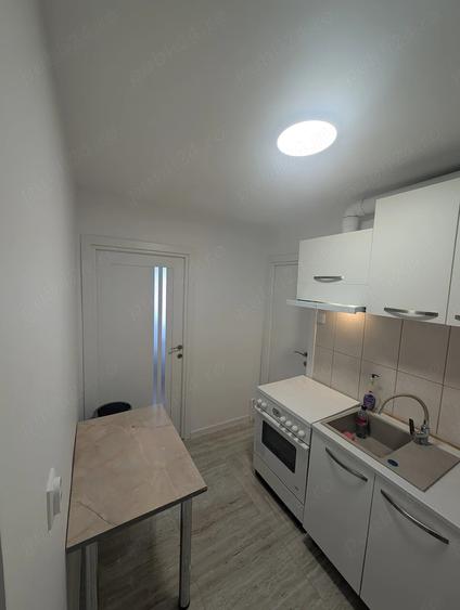 Apartament cu 3 camere decomandat în Cet