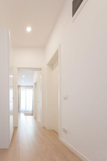 Apartament cu 3 camere decomandat, mobilat în P-ța Victoriei