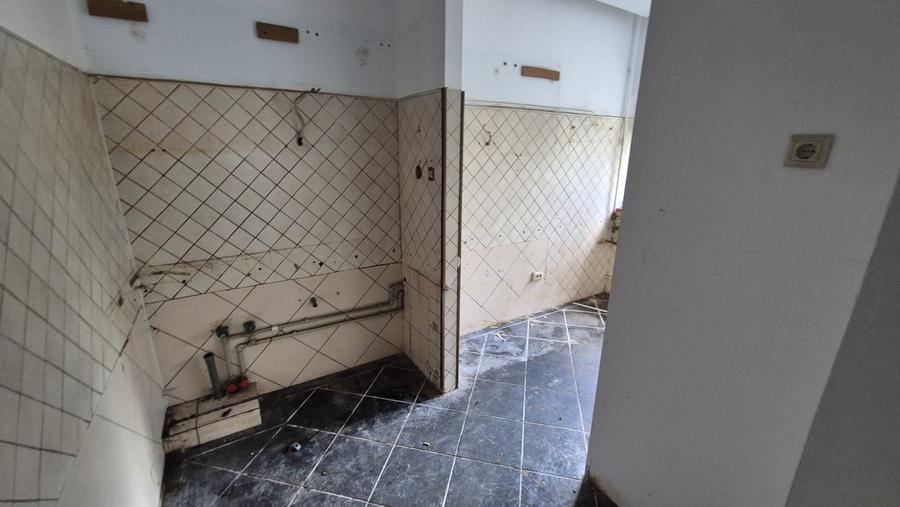 Casă individuală cu 11 camere cu Canalizare în Piatra Arsă