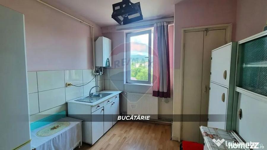 Apartament cu 3 camere semidecomandat în Central