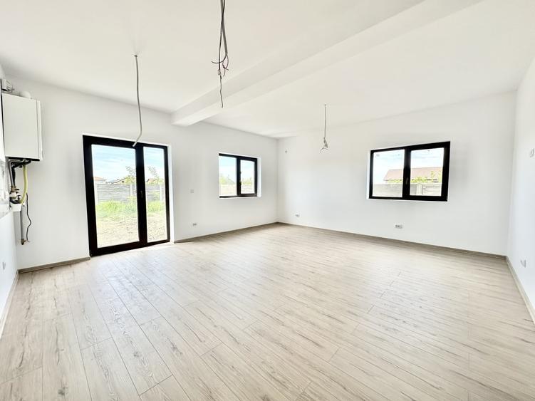 Duplex cu 4 camere cu Canalizare în Moșnița Veche