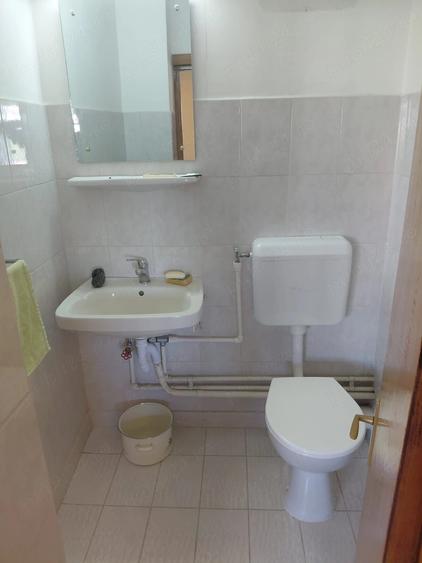 Apartament cu 3 camere semidecomandat în Valu lui Traian