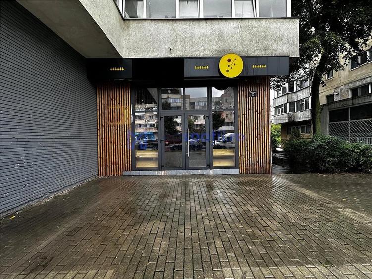 Spațiu comercial, de 52 mp, în Filiași