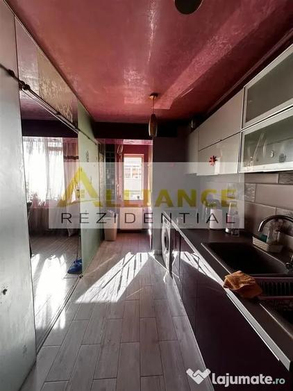 Apartament cu 3 camere decomandat în Berceni