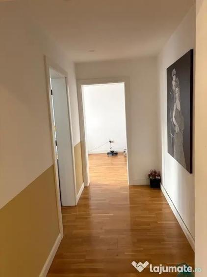 Apartament cu 4 camere decomandat în Calea Moldovei