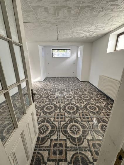 Casă individuală cu 11 camere cu Canalizare în Ultracentral