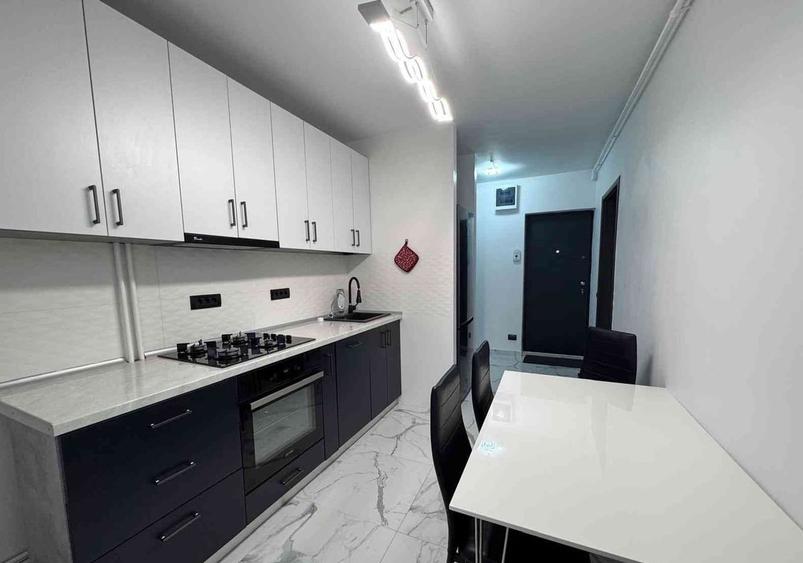 Apartament cu 4 camere decomandat în Crângași