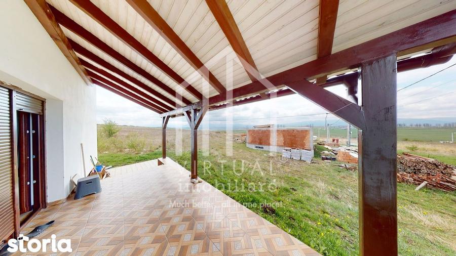 Casă cu 5 camere cu Teren 372 Mp în Roșia