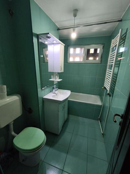 Apartament cu 3 camere semidecomandat în Govândari
