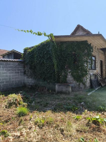 Casă cu 1 camere cu Teren 850 Mp în Brateiu
