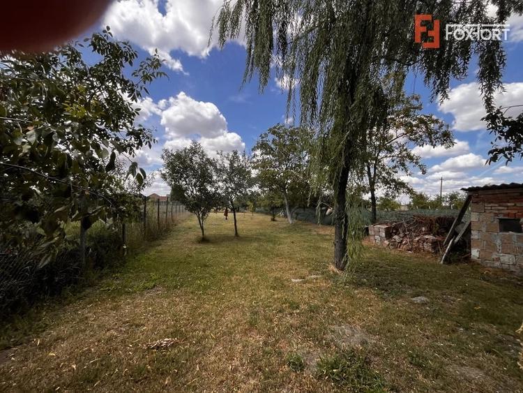 Casă cu 3 camere cu Teren 1094 Mp în Izvin