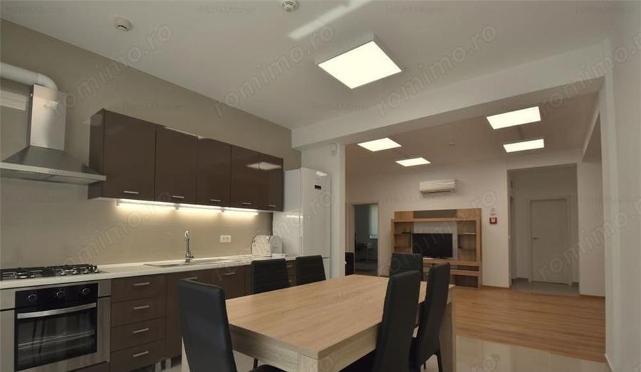 Apartament cu 5 camere decomandat în Medicină