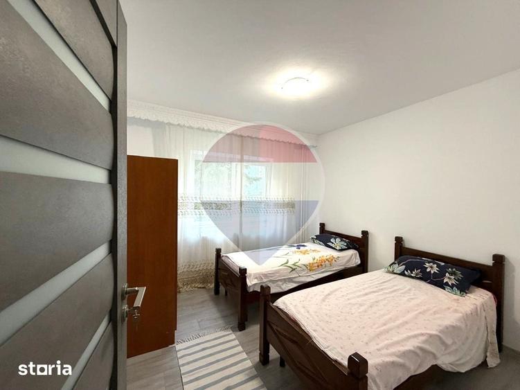 Apartament cu 3 camere semidecomandat în Republicii