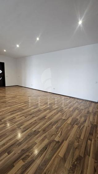 Apartament cu 4 camere semidecomandat în Zorilor