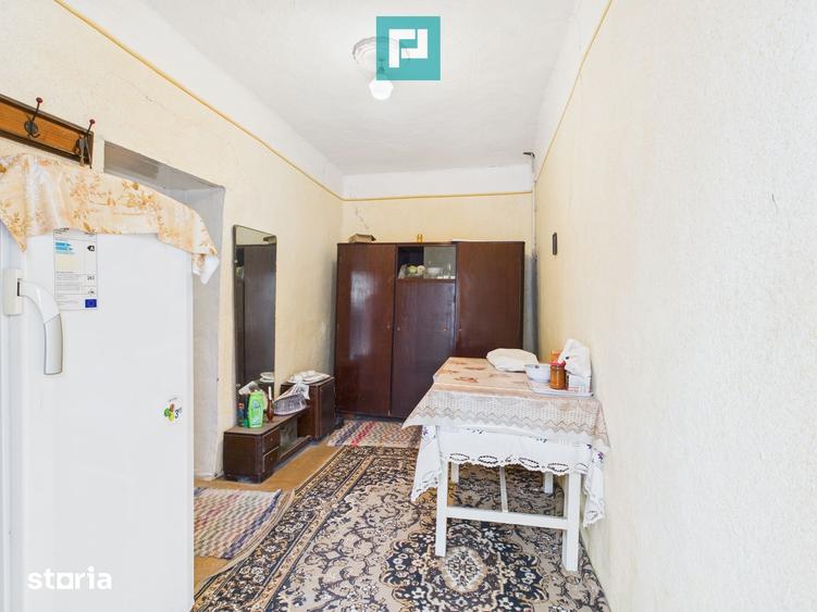 Casă cu 3 camere cu Teren 2800 Mp în Central
