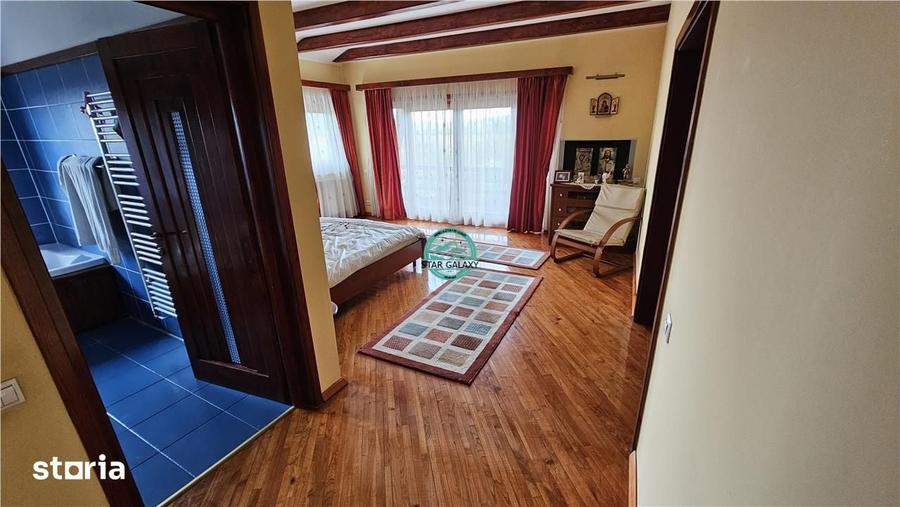 Casă cu 6 camere cu Teren 3500 Mp în Central