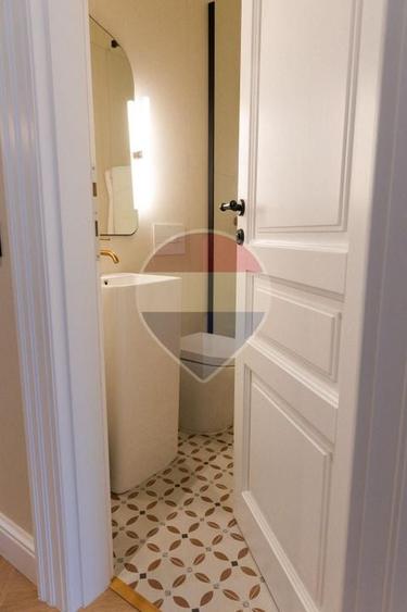 Apartament cu 3 camere decomandat, mobilat în Central