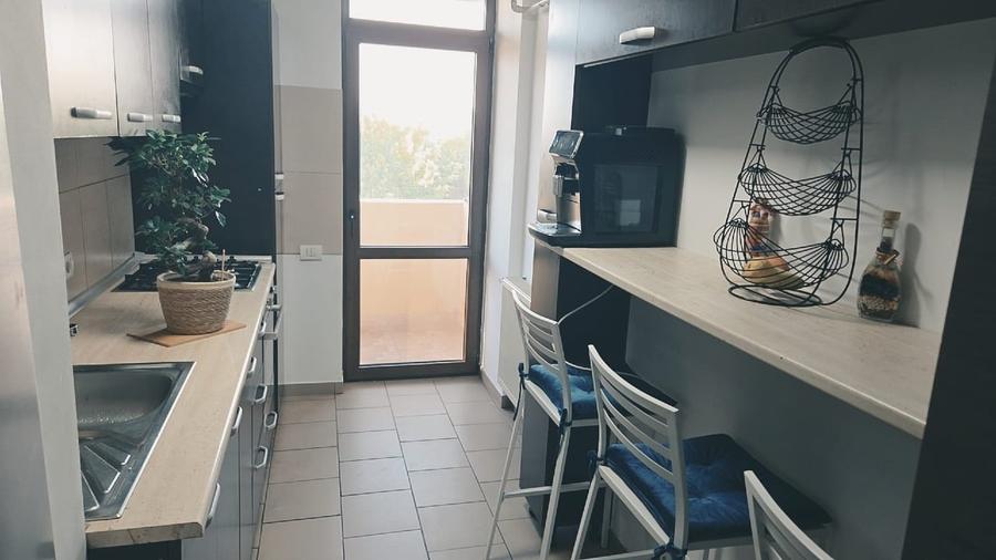 Apartament cu 2 camere semidecomandat, mobilat în Central