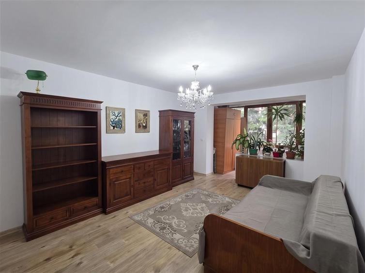 Apartament cu 3 camere decomandat, mobilat în George Enescu