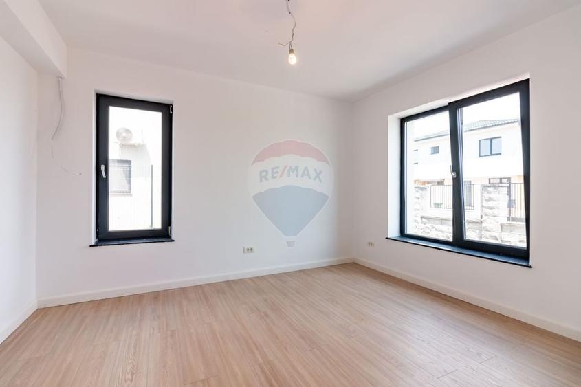 Casă individuală cu 6 camere cu Teren 422 Mp în Tunari